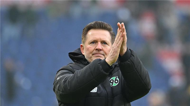 Vor der Rückkehr nach Magdeburg: 96-Trainer Christian Titz.