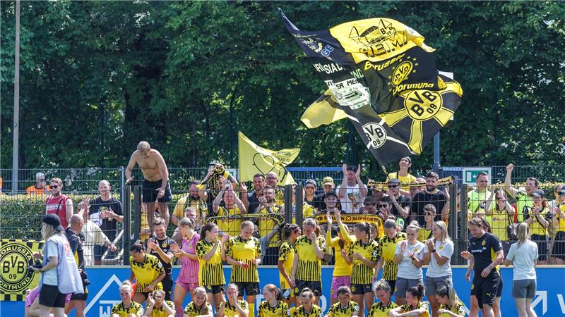 Popp muss in die dritte Liga: BVB-Frauen verpassen Aufstieg Vor der Saison hatte der BVB alle Spielerinnen mit Profi-Verträgen ausgestattet. (Archivbild)