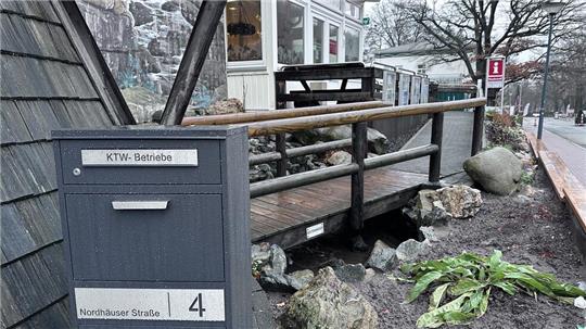 Vor der Touristinformation steht schon der neue Briefkasten der KTW-Betriebe.