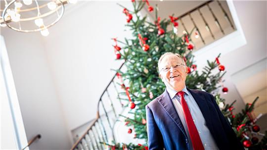 Vor drei Jahren verbrachte Weil die Vorweihnachtszeit noch in der niedersächsischen Staatskanzlei. (Archivbild)