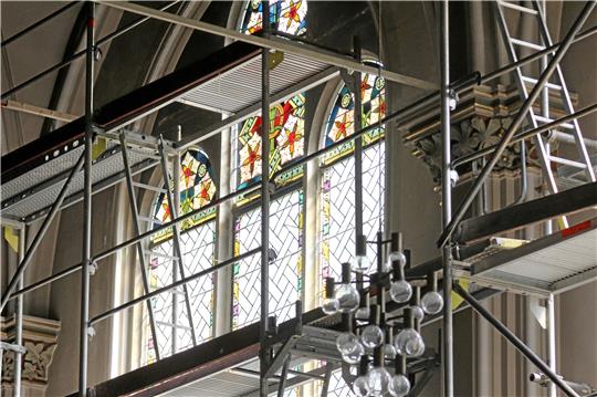 Vor einem Jahr wurden die Fenster an der Südseite der Lutherkirche saniert und mit einer Klima-Sensorik versehen. Archivfoto: Nachtweyh