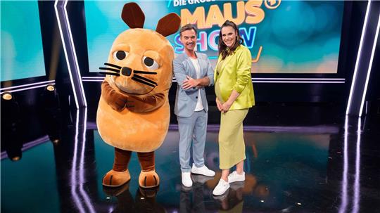 Vor ihrer Pause hatte Moderatorin Esther Sedlaczek ihren Kollegen und Vertreter Florian Silbereisen in der Show begrüßt. (Archivbild)