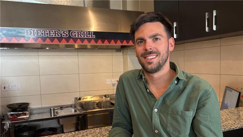 Vor knapp einem Jahr eröffnete Fabian Förster „Dieters Grill“, ein kleines Imbissrestaurant in Nairobi.
