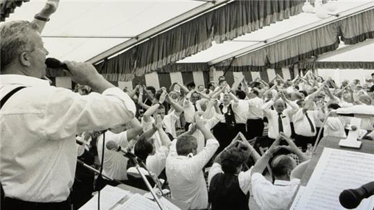 Vor mehr als 30 Jahren feiern die Hohegeißer ihr Schützenfest noch bis in den Montag hinein und das Festzelt war dennoch voll.