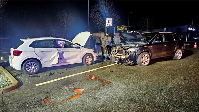 Vor rund drei Wochen ereignete sich auf dem Parkplatz ebenfalls ein Unfall, bei dem am späten Abend zwei Autos zusammenstießen.