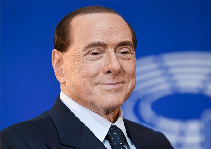 Berlusconis gesundheitlicher Zustand verbessert sich weiter Vor rund einer Woche in die Mailänder Klinik eingeliefert worden: Silvio Berlusconi.
