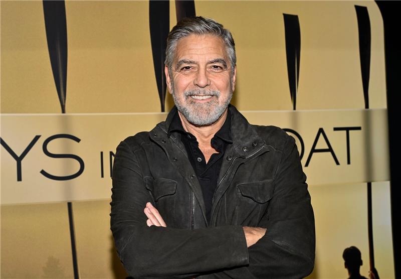 George Clooney gibt sein Broadway-Debüt Vor seiner Filmkarriere spielte George Clooney in kleineren Bühnenproduktionen mit.