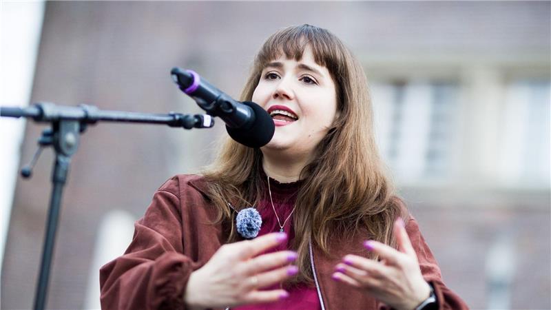 2.000 bei Kundgebung in Hannover gegen sexualisierte Gewalt Vor soziale Medien müssten stärker reguliert und in Verantwortung genommen werden, fordert Lang.