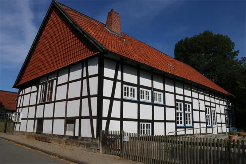 Kultur, Kunst, Konzerte und auch Künstliche Intelligenz Vor vielen Jahren war in der Martin-Luther-Straße der kirchliche Kindergarten untergebracht. Inzwischen hat dort der Liebenburger Kulturverein hier sein Domizil.