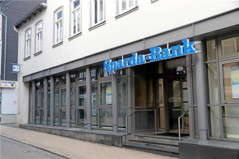 Vor zwei Jahren wurde aus der einzigen Sparda-Bank-Filiale in Goslar in der Breiten Straße eine SB-Service-Stelle.  Archivfoto: Sowa