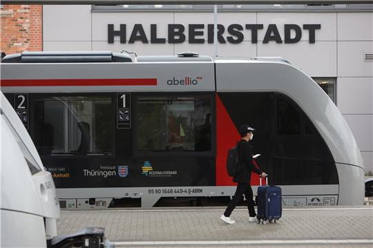 Voraussichtlich vom kommenden Dienstag an fahren von Halberstadt aus wieder Züge in Richtung Aschersleben. Foto: Bein