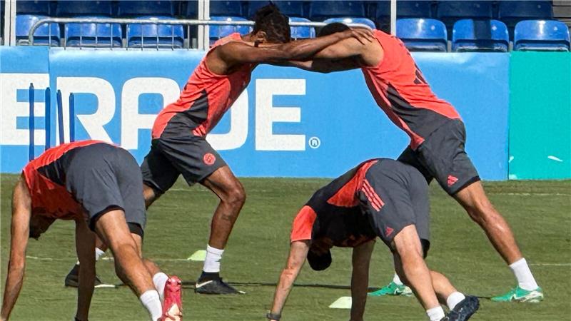 Nach „Peu-à-peu“-Schritten ist gegen PSG Musiala-Time Vorbereitung auf PSG: Jamal Musiala (rechts stehend) bei einer Trainingsübung mit Offensiv-Kollege Michael Olise.