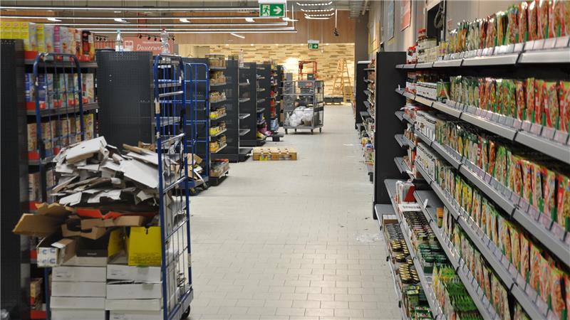 Eröffnung des Goslarer Edeka-Centers: Termin steht fest Zu sehen sind die bereits eingeräumten Regale des neuen Edeka-Centers.