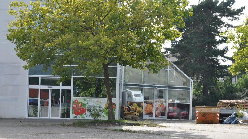 Vorbereitungen auf den Umzug: Wer genau hinschaut, sieht schon ein bisschen Özdemir-Market.