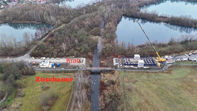 Vorbereitungen für das Einheben der Brücke: Das Bild zeigt, wo Kran und Zuschauer platziert werden (dürfen). Foto/Montage: NLStBV/Neik