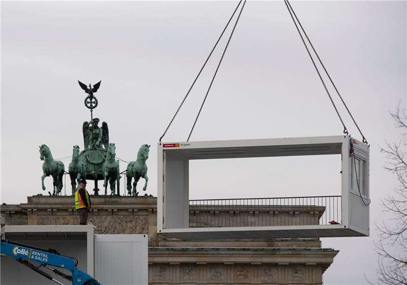 Vorbereitungen zur Silvesterparty am Brandenburger Tor.