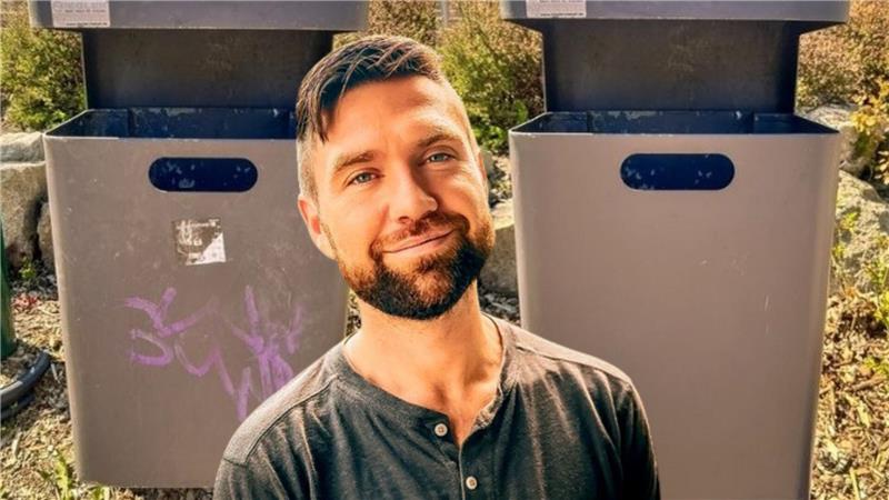 Vorher und nachher: In der ganzen Stadt sorgt Nathan Bartling für ein saubereres Stadtbild.