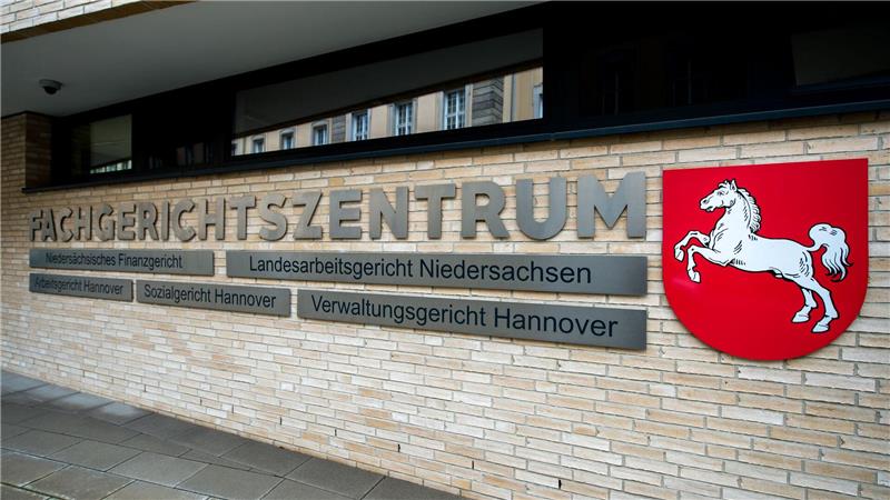 Vorm Landesarbeitsgericht streiten die beiden VW-Manager jetzt um Schadensersatz und Schmerzensgeld von VW. Entscheiden will das Gericht erst später. (Archivbild)