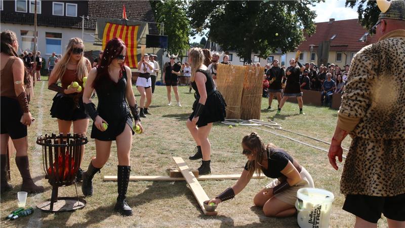 Dorffest in Othfresen mit Wikingerangriffen und Glaubensbekenntnis Vorsicht! jetzt wird scharf geschossen!