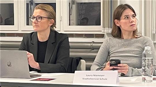 Donata Prietz und Laura Niemeyer sitzen für die Stadtelternräte für Schulen und Kindertagesstätten im städtischen Fachausschuss für Bildung, Familie und Soziales.