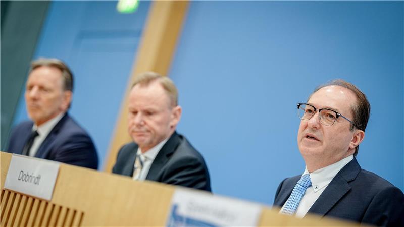 Vorsitzender der Innenministerkonferenz von Bund und Ländern ist aktuell Hamburgs Innensenator, Andy Grote (M). (Archivbild)
