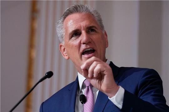 Vorsitzender des Repräsentantenhauses Kevin McCarthy hat seine Position im Streit um die Schuldenobergrenze bekräftigt.