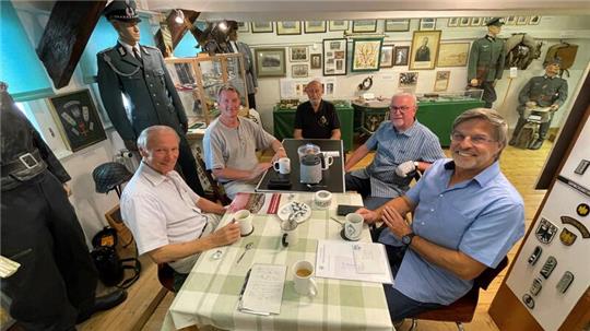 Vorstandstreffen der Kameradschaft Goslarer Jäger im Museum am Hohen Weg: (v.l.) stellvertretender Vorsitzender Dieter Freesemann, Martin Westermann, Horst Ehlers, Rudolf Rzehak und Dr. Donald Giesecke.