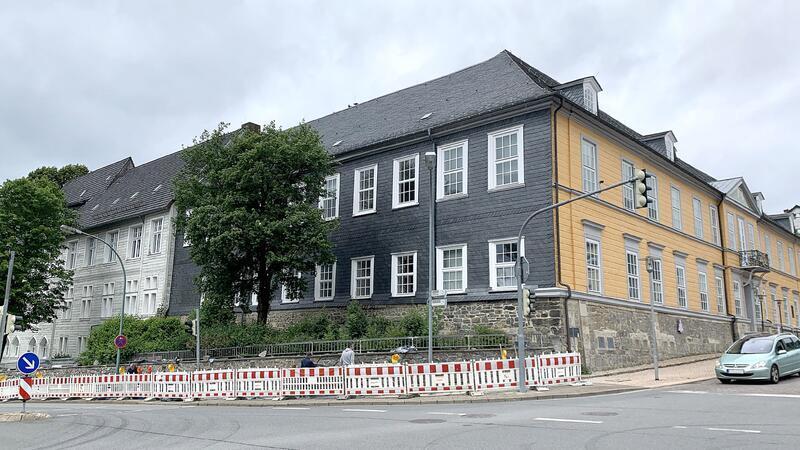 Landesbergamt saniert sein Gebäude in Clausthal für 500.000 Euro Vorübergehend müssen Fußgänger auf die andere Seite der Silberstraße ausweichen.