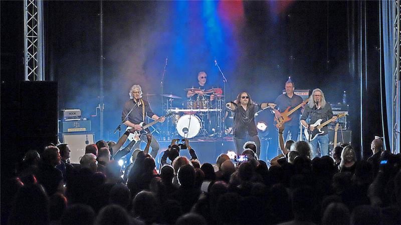 Vorweihnachtliches Konzert im Kulturkraftwerk: Heavy Traffic im Oktober 2023 unter dem Motto „Ja, is denn scho Weihnachten?“
