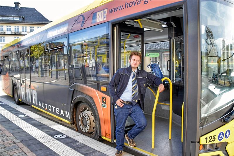 Vorzeige-Fahrer: Justin Hausmann hat schon mit 19 Jahren am Bus-Steuer gesessen und seinen Traumberuf gefunden. Doch er ist die Ausnahme. Archivfoto: Neumann
