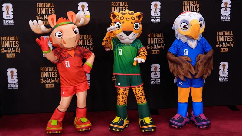 WM-Maskottchen Maple, Zayu und Clutch freuen sich auf die Auslosung.