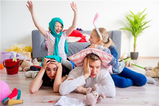 Wächst Eltern mal alles über den Kopf, dürfen sie auch mal loslassen. Foto: iStock