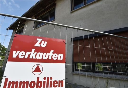 Während Mietwohnungen umkämpft sind, können Immobilienkäufer auch 2024 noch auf Abschläge hoffen.