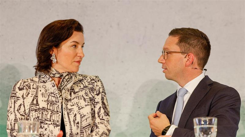 Während das Heimatland von Bundesforschungsministerin Dorothee Bär (links, CSU) über gleich zwei Exzellenzuniversitäten in München verfügt, steht Niedersachsens Wissenschaftsminister Falko Mohrs (SPD) weiterhin mit leeren Händen da. (Archivbild)