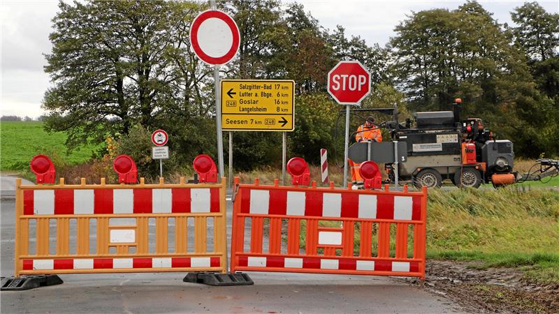 B248 und L515: Mit den Herbstferien enden nicht alle Sperrungen Während der Herbstferien ist die B248 zwischen Knoten B248/B82 und Neuekrug voll gesperrt – der Grund: Fahrbahnerneuerungsarbeiten.