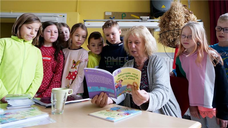 Harzburger Aktion beginnt mit der Jugendbuchwoche Während der Jugendbuchwoche lesen Autorinnen und Autoren in Schulen und Kitas, so wie hier vor zwei Jahren Annette Weber.