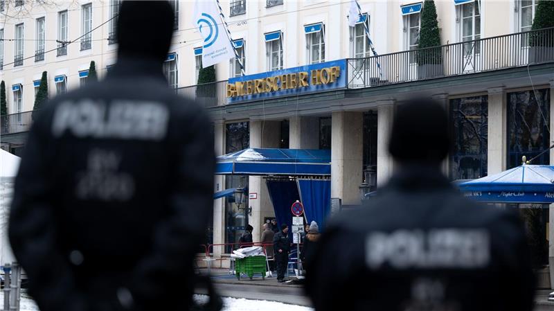 Während der politischen Veranstaltungen mit hochrangigen Gästen aus aller Welt wird das Nobelhotel Bayerischer Hof zur Hochsicherheitszone. (Archivbild) 