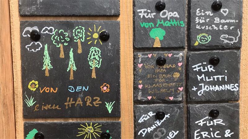 Das Altstadtfest Goslar bietet Programm für jung und alt Während des Altstadtfestes können im Mach-Mit-Haus Baumpatenschaften mit selbst gestalteten Schieferplättchen erworben werden.