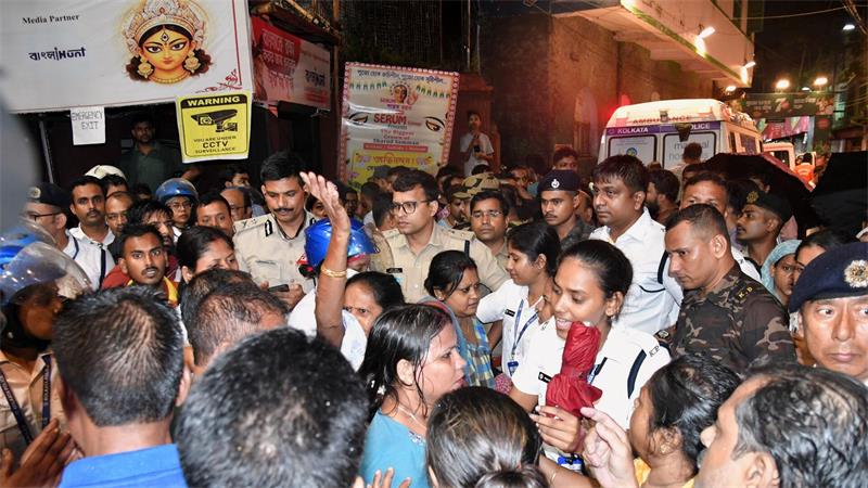 Während des Hindu-Fests Durga Puja kam es zu einem tödlichen Gedränge.