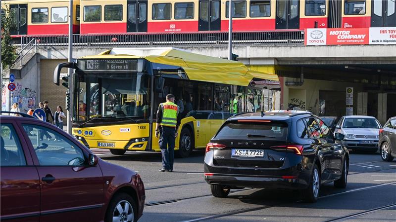 Brandanschlag auf Kabel – Zehntausende weiter ohne Strom Während des Stromausfalls  fielen auch Ampeln aus.