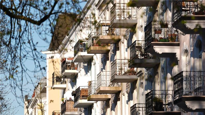 Während die Durchschnittspreise für neue Häuser sanken, wurden neuen Wohnungen deutlich teurer. 