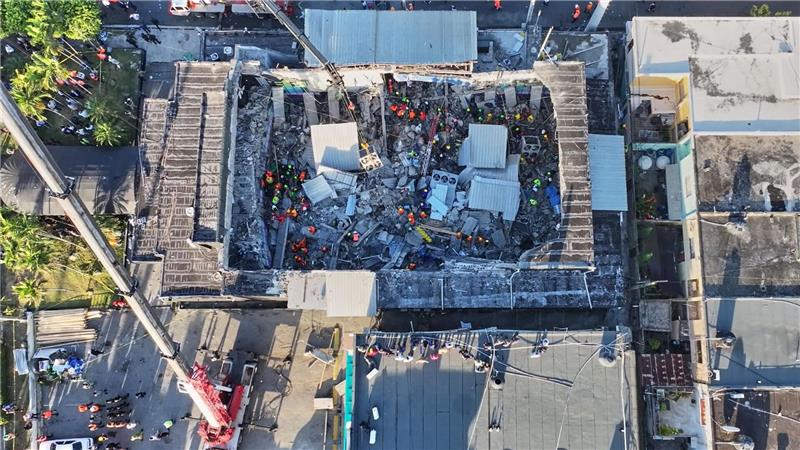 Viele Tote bei Unglück in Disco in Dominikanischer Republik Während eines Merengue-Konzerts stürzte das Dach der Diskothek auf die Feiernden.