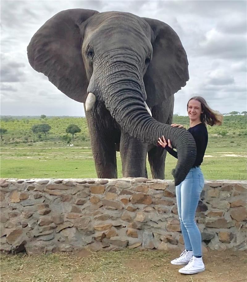 Bad Harzburgerin geht auf Tuchfühlung mit Elefant und Co. Während ihres Aufenthalts hat Annelie Ahäuser auch etwas Zeit für Sightseeing. Foto: Privat
