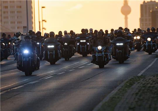 Während sich E-Autos langsam etablieren, haben die batteriebetriebenen Motorräder noch einen langen Weg vor sich.