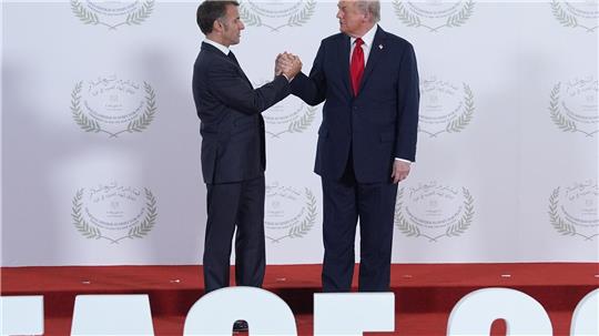 Während sich US-Präsident Trump für das Gaza-Abkommen feiern lässt, ist Frankreichs Präsident Macron weiter vorsichtig.