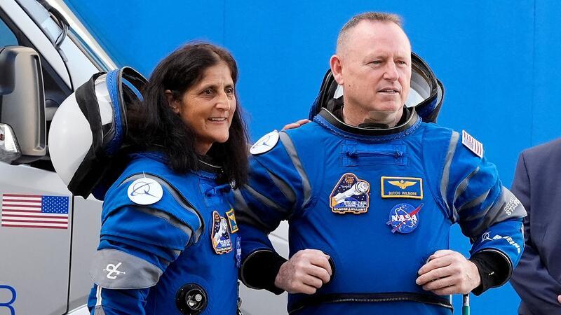 Versagen des „Starliner“ - Wie kehren die Astronauten heim? Wären Suni Williams (l) und Butch Wilmore auch gestartet, hätten sie ihr langes Bleiben auf der ISS absehen können? (Archivbild)