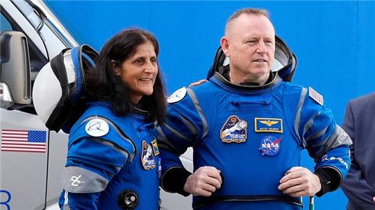 Wären Suni Williams (l) und Butch Wilmore auch gestartet, hätten sie ihr langes Bleiben auf der ISS absehen können? (Archivbild)