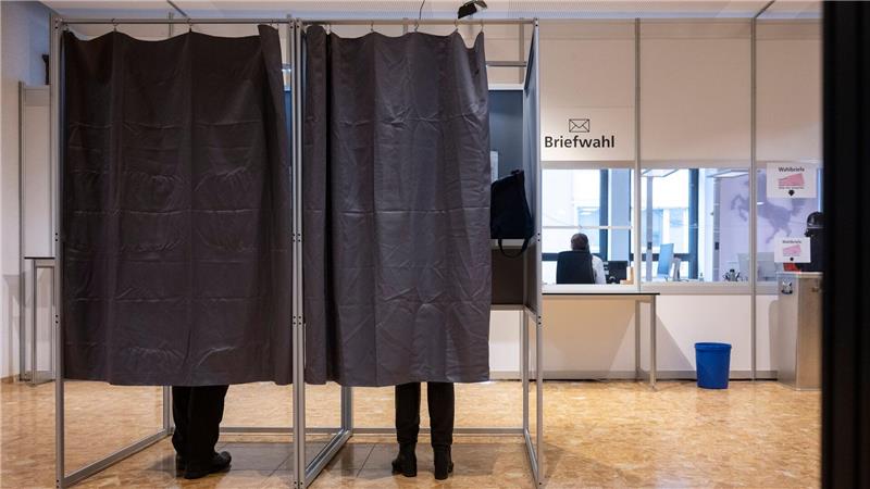 Wahlberechtigt sind bei der Landtagswahl nach Schätzung des Statistischen Landesamtes rund 7,7 Millionen Menschen. 