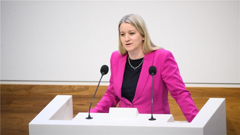 Ministerin kritisiert Debatte um Brosius-Gersdorf scharf Wahlmanns Appell kommt, während in der SPD Kritik wächst und vor einer Kultur gewarnt wird, die qualifizierte Bewerberinnen vertreibt. (Archivbild)