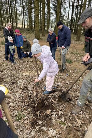 Diese Kinder wollen den Oberharzer Wald vor dem Klimawandel retten Waldarbeit ist gar nicht so einfach, wie man denkt. Spaß macht sie trotzdem.